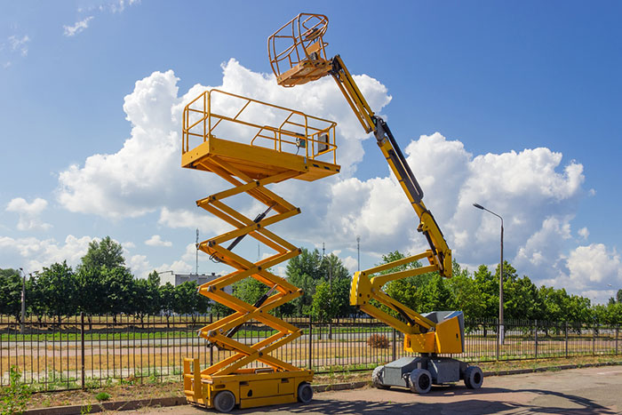Telescopic boom lifts